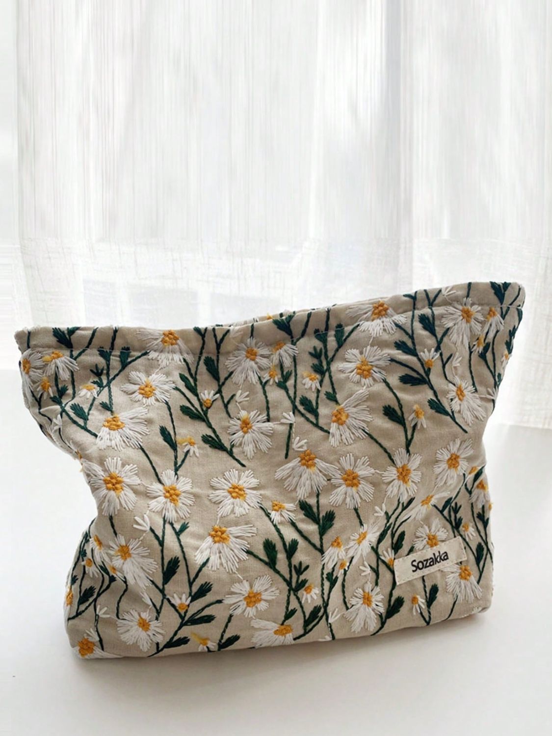 LIZAKOSHT  -  Daisy Embroidered Cosmetic Pouch