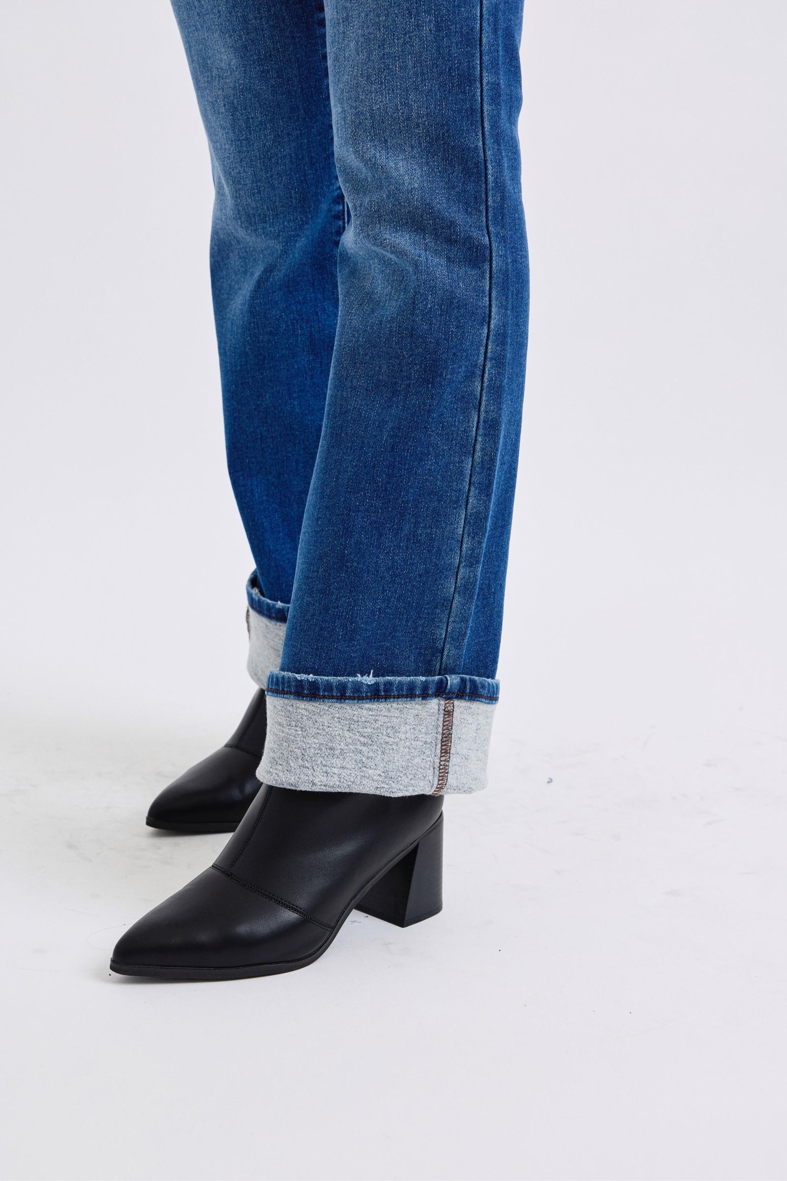 LIZAKOSHT  -  Judy Blue Full Size Run Mid-Rise Bootcut Jeans with Thermal Lining