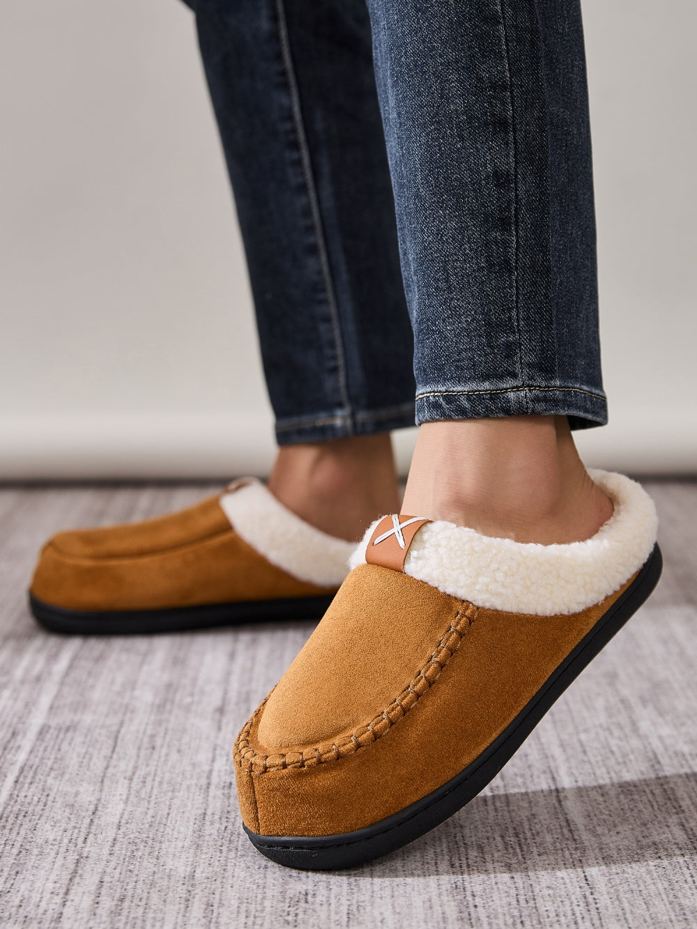 LIZAKOSHT  -  Contrast Round Toe Flat Slippers