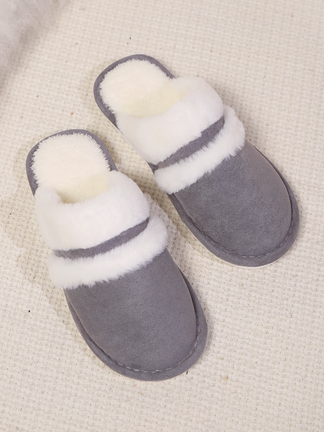 LIZAKOSHT  -  Contrast Faux Fur Round Toe Slippers