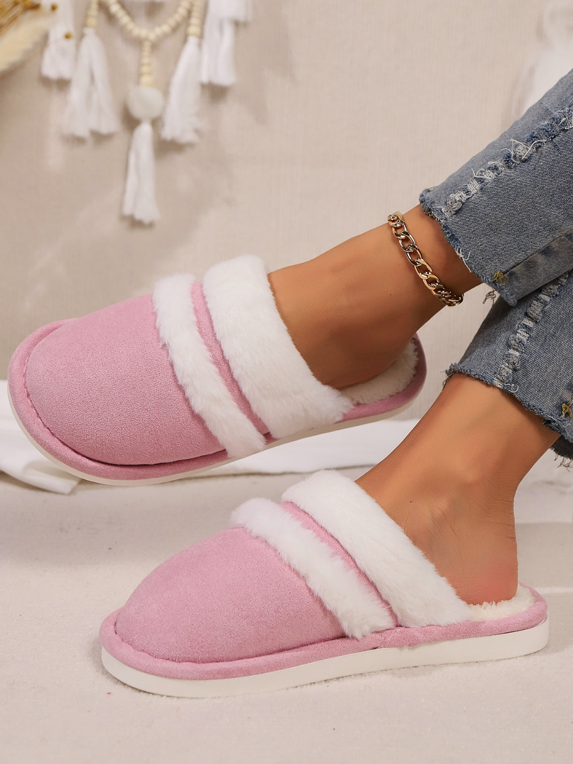 LIZAKOSHT  -  Contrast Faux Fur Round Toe Slippers