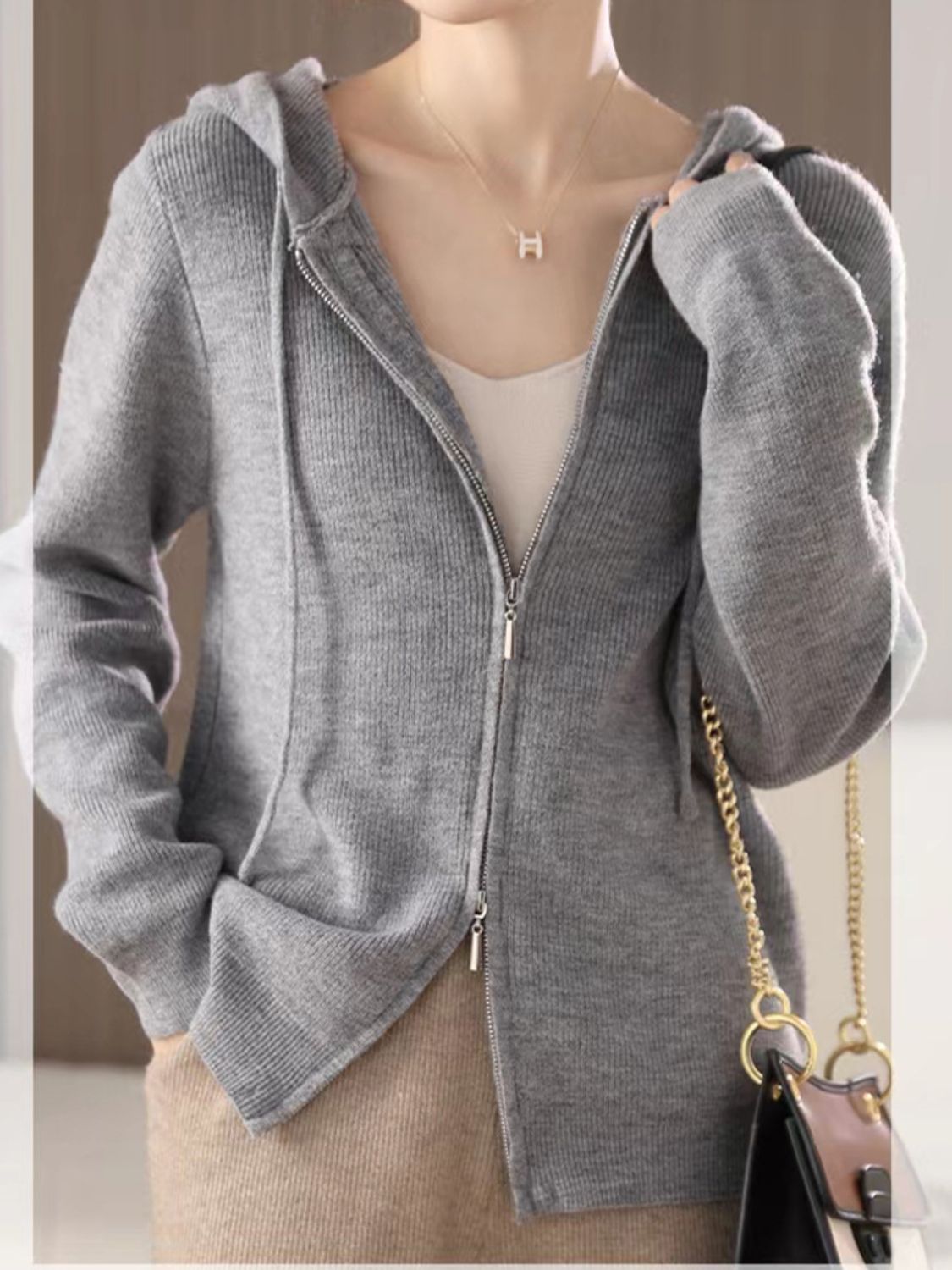 LIZAKOSHT  -  Drawstring Zip Up Long Sleeve Hooded Sweater