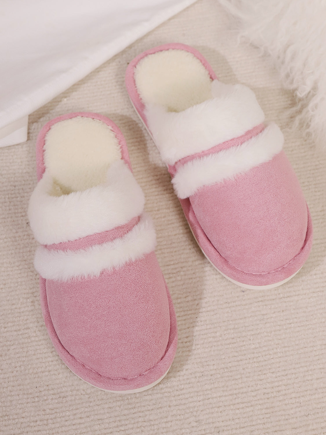 LIZAKOSHT  -  Contrast Faux Fur Round Toe Slippers