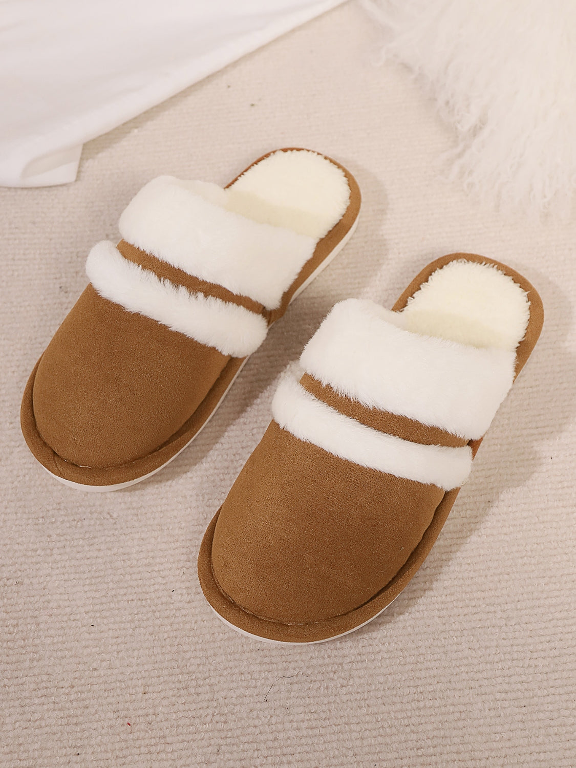 LIZAKOSHT  -  Contrast Faux Fur Round Toe Slippers