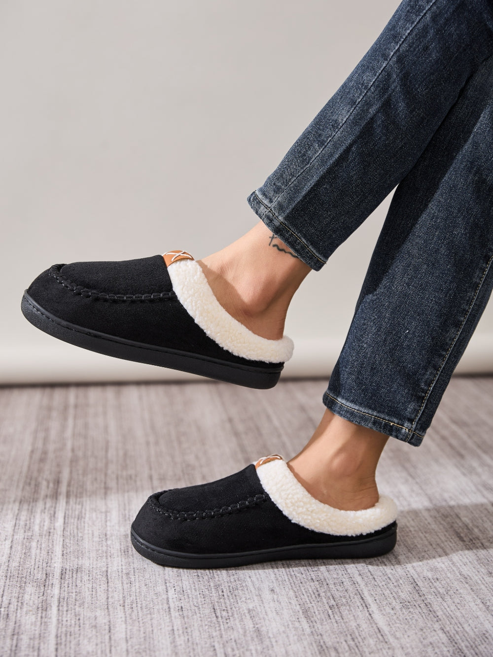 LIZAKOSHT  -  Contrast Round Toe Flat Slippers