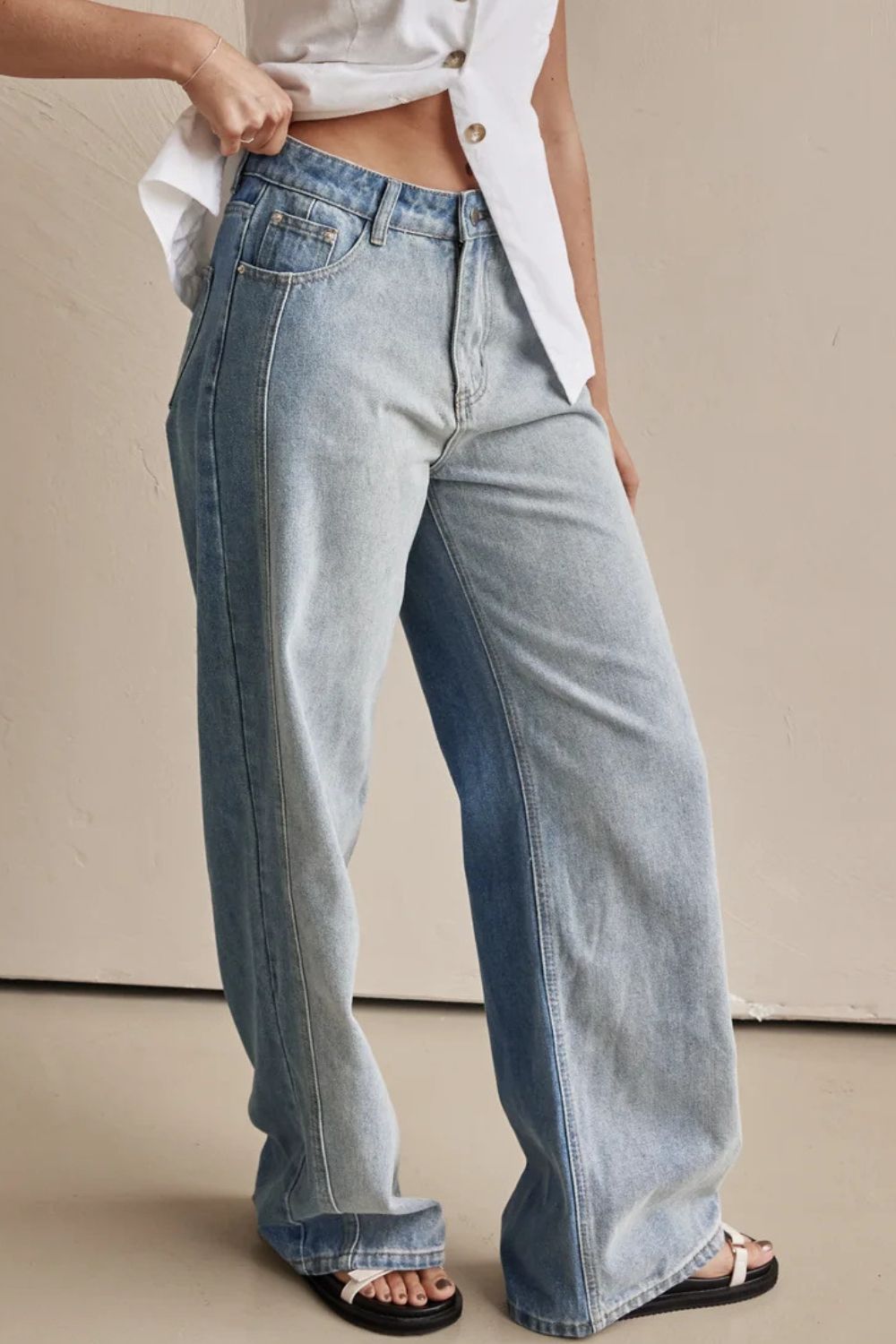 LIZAKOSHT  -  Contrast Straight Leg Jeans with Pockets