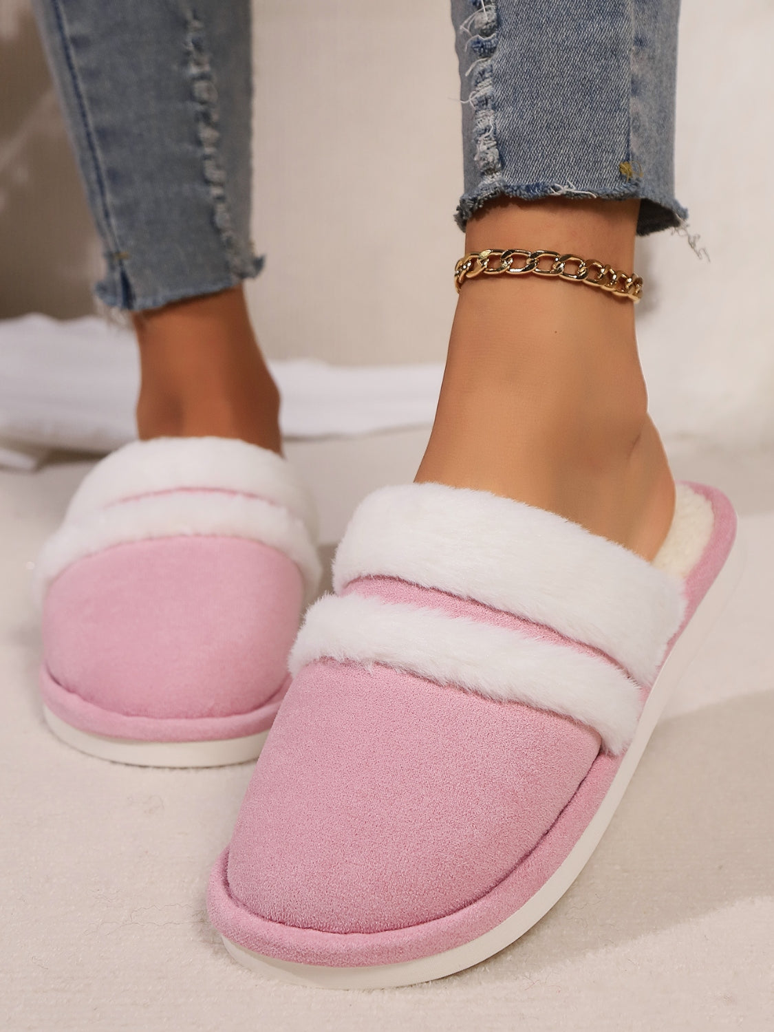 LIZAKOSHT  -  Contrast Faux Fur Round Toe Slippers