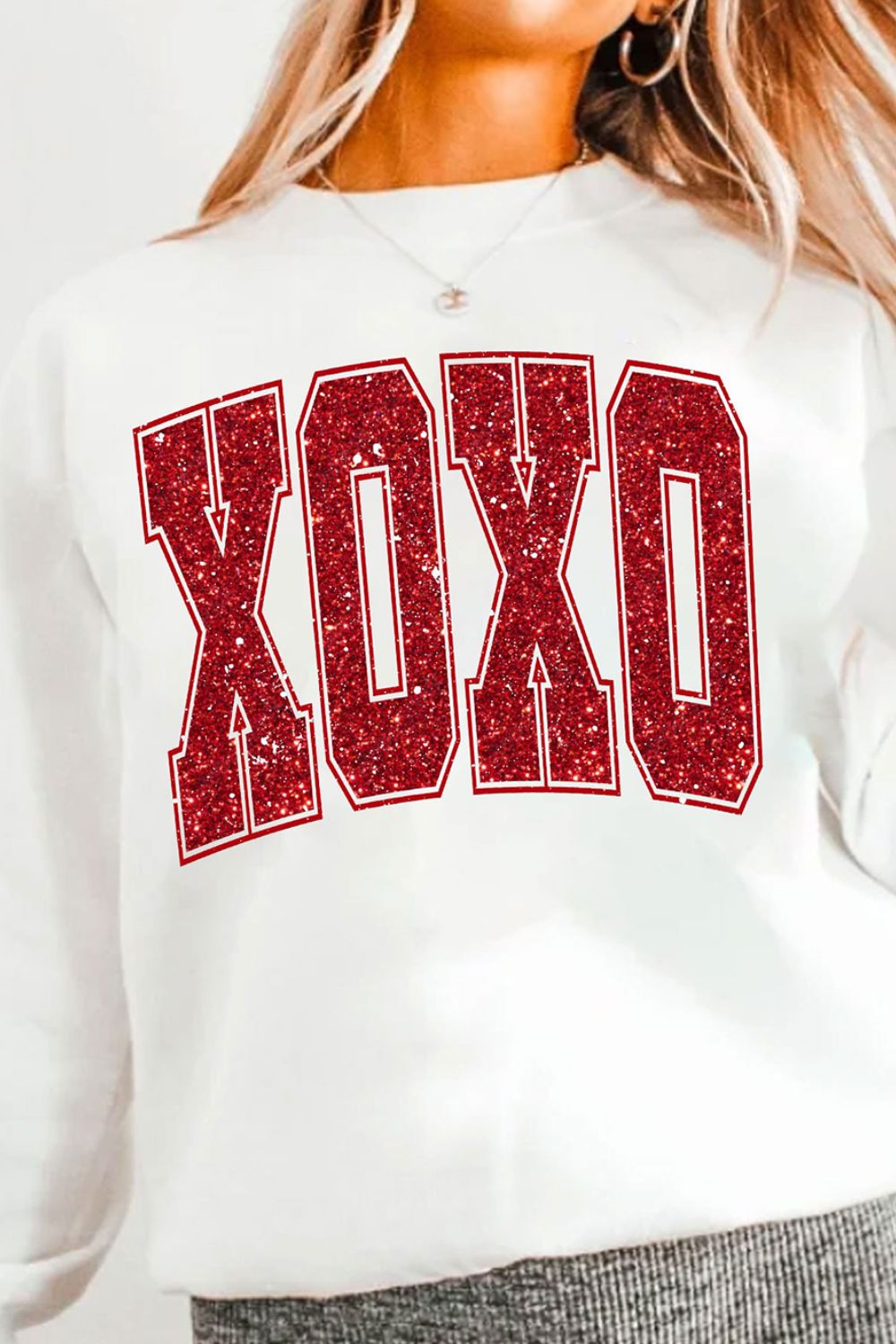 LIZAKOSHT  -  Valentine’s Day XOXO Glitter Round Neck Sweatshirt