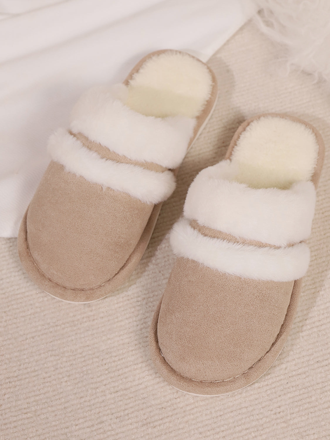 LIZAKOSHT  -  Contrast Faux Fur Round Toe Slippers