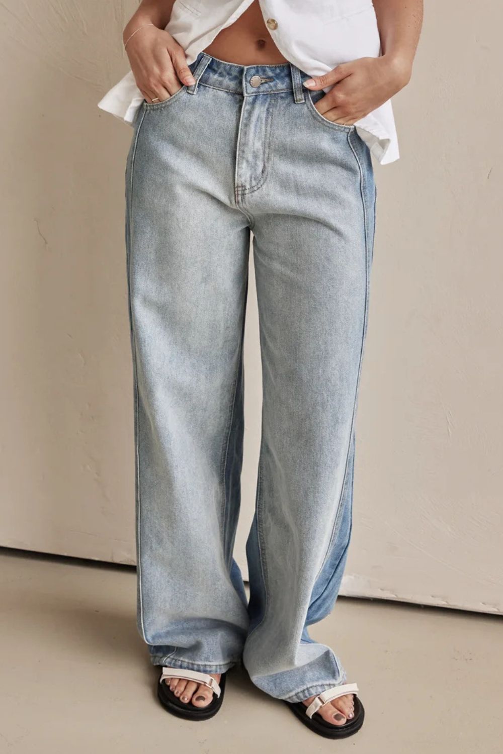 LIZAKOSHT  -  Contrast Straight Leg Jeans with Pockets