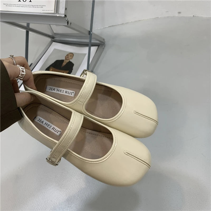 Lizakosht Women Flat Split Toe Shoes Women's Square Toe Retro Single Shoes One Word Buckle Shallow Mouth Mary Jane Shoes Sandals