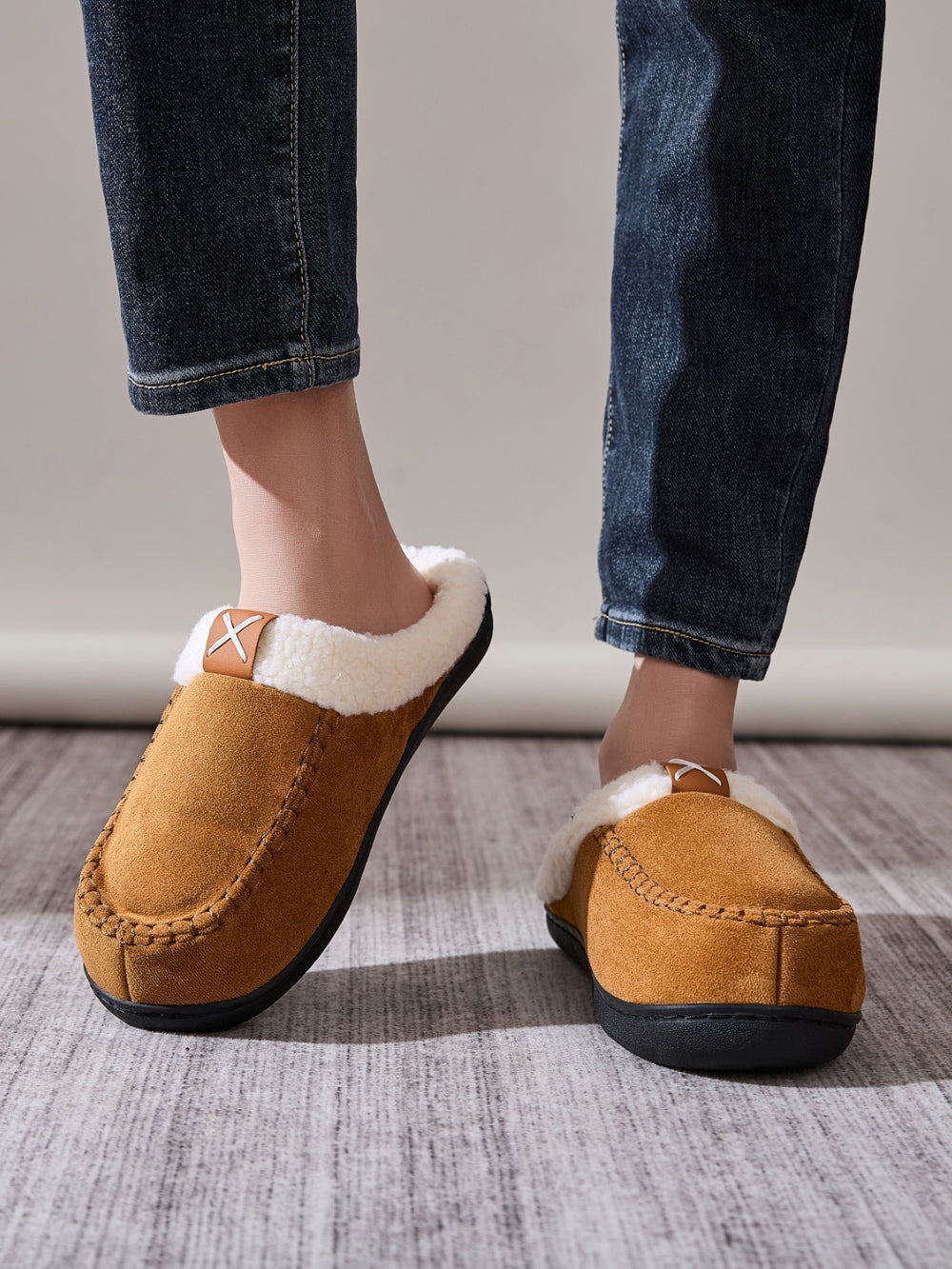 LIZAKOSHT  -  Contrast Round Toe Flat Slippers