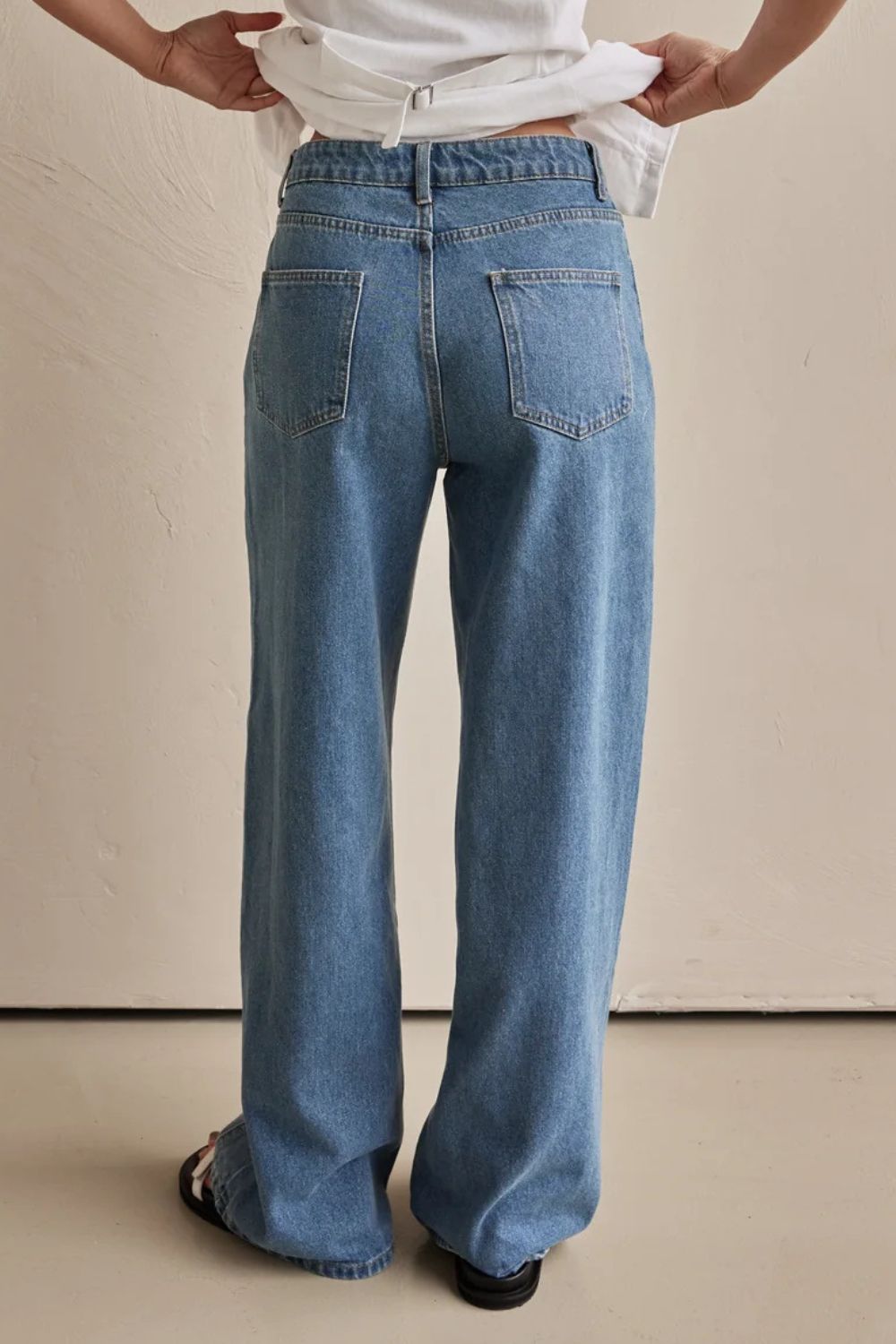 LIZAKOSHT  -  Contrast Straight Leg Jeans with Pockets