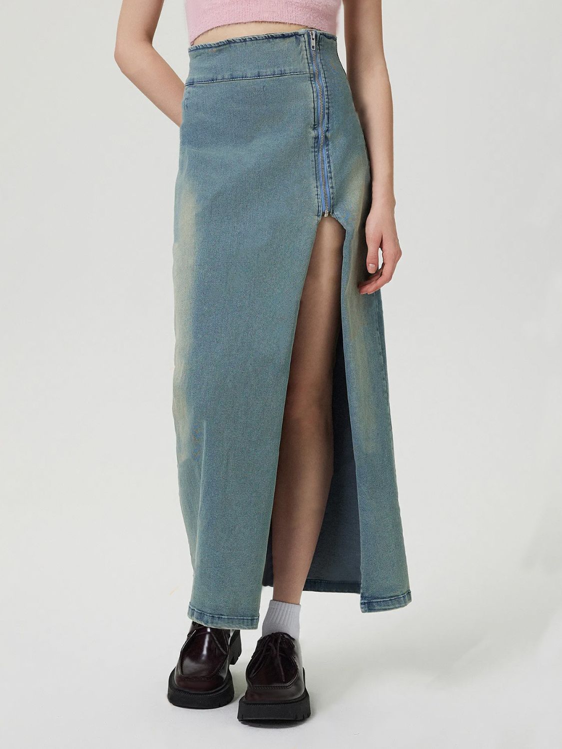 LIZAKOSHT  -  Slit Denim Skirt with Zip