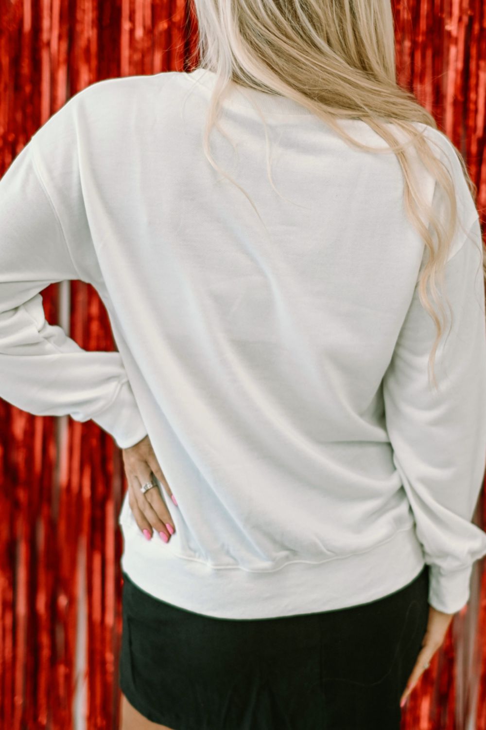 LIZAKOSHT  -  Valentine’s Day XOXO Glitter Round Neck Sweatshirt