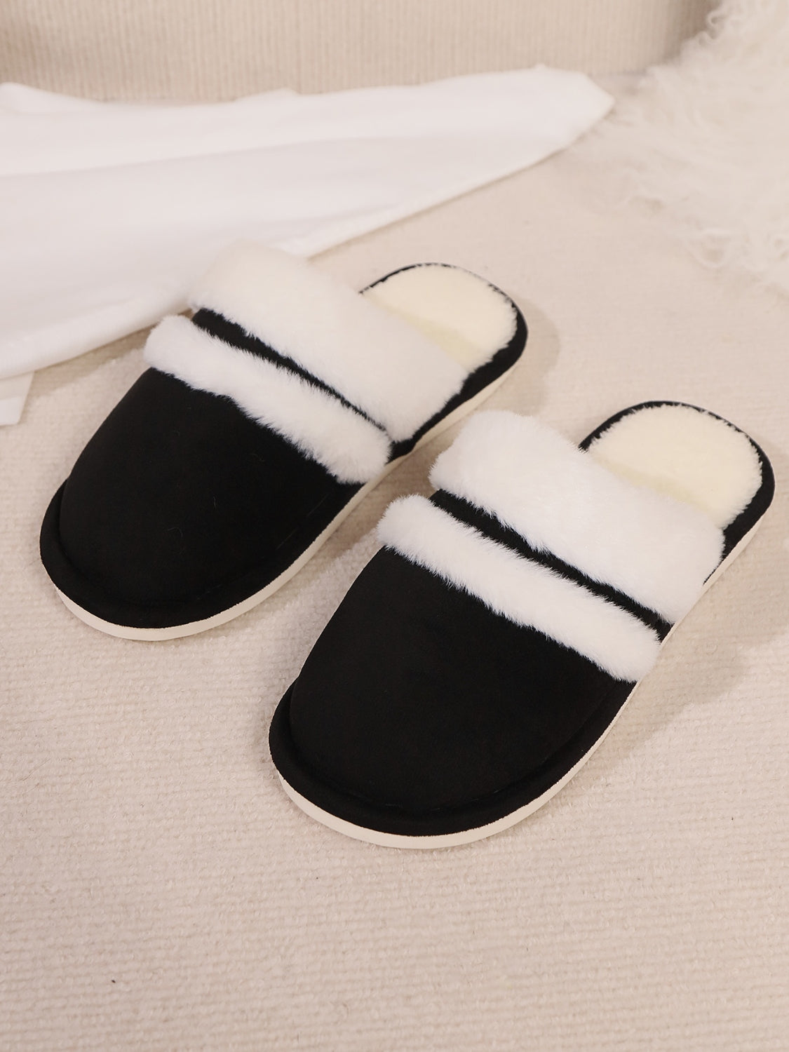 LIZAKOSHT  -  Contrast Faux Fur Round Toe Slippers