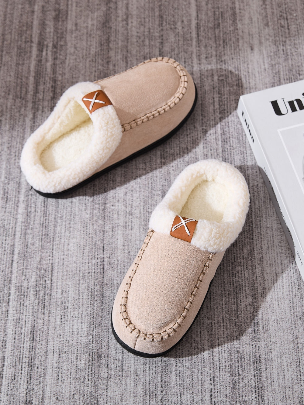 LIZAKOSHT  -  Contrast Round Toe Flat Slippers