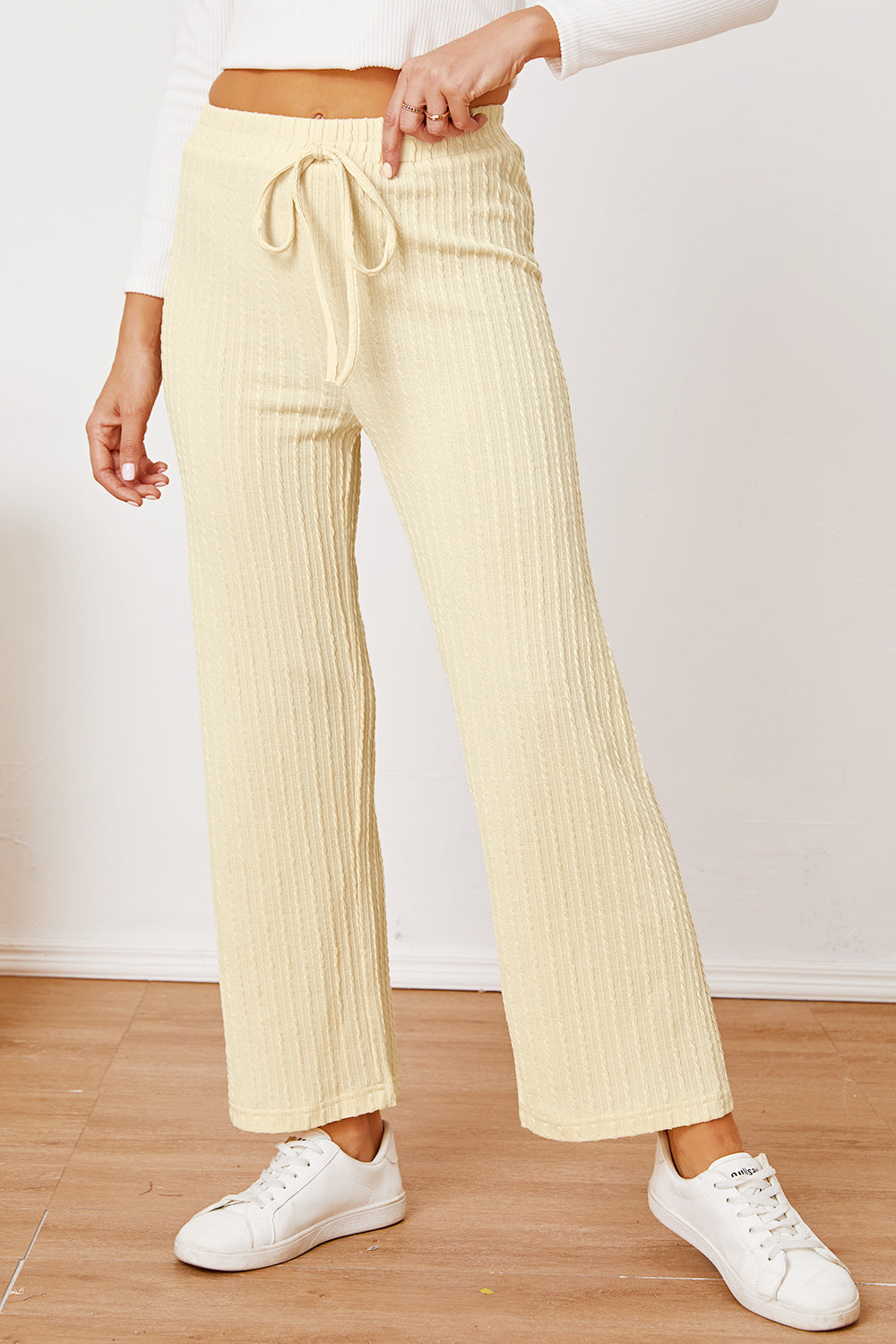 LIZAKOSHT  -  Textured Elastic Waist Straight Pants