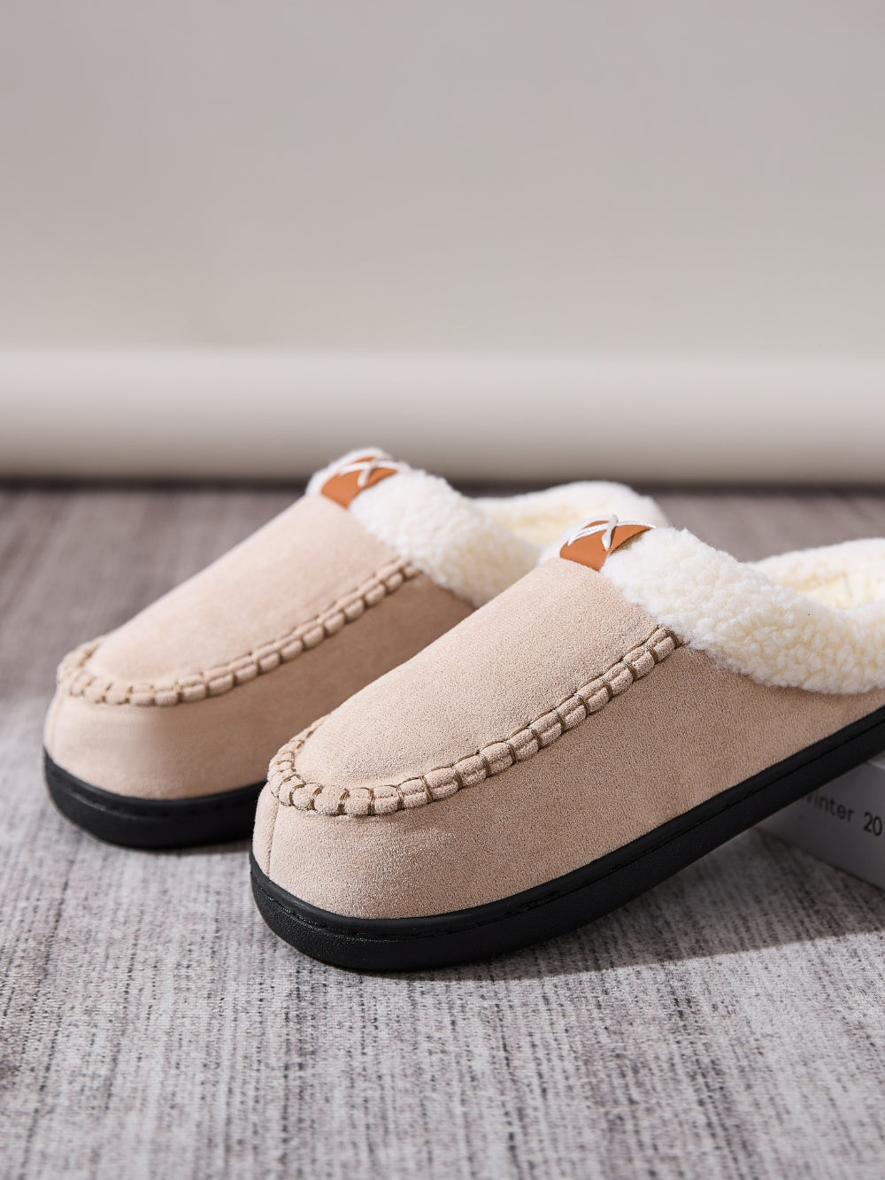 LIZAKOSHT  -  Contrast Round Toe Flat Slippers