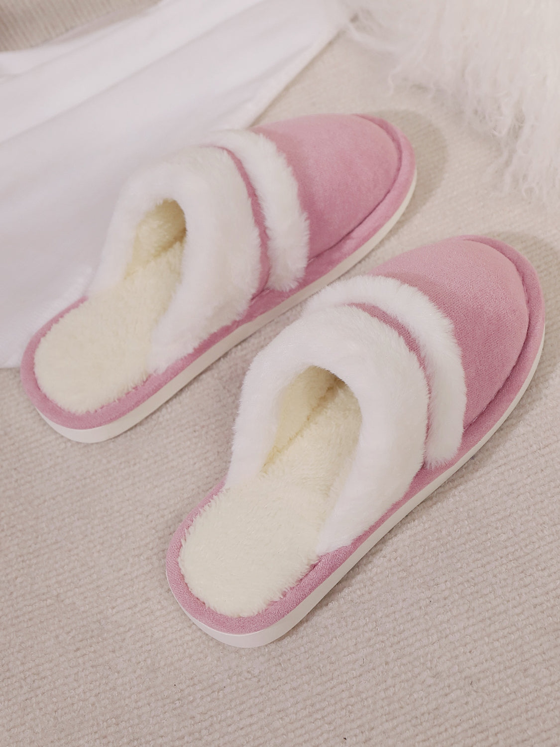 LIZAKOSHT  -  Contrast Faux Fur Round Toe Slippers