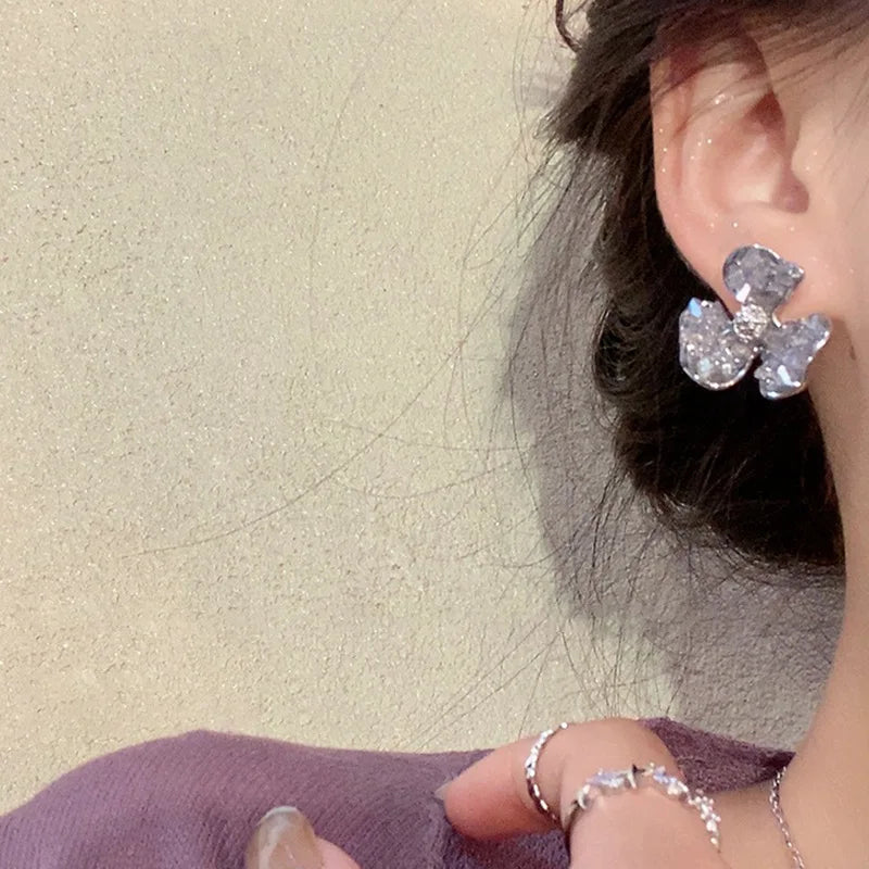 Lizakosht Korean Fashion Exquisite Crystal Flower Stud Earring For Women Girls Fresh Sweet Petals Earring Brincos Jewelry Gifts