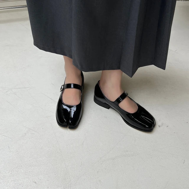 Lizakosht NEW Korean Style Spring Black Tabi Ninja Moccasins Round Split Toe Shallow Women Rome Style Shoes Female Casual Mary Janes Shoes